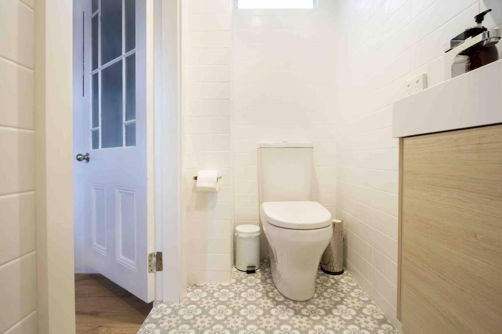 Stylish In Heart Of Annandale Village Sydney