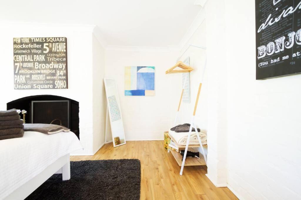 Stylish In Heart Of Annandale Village