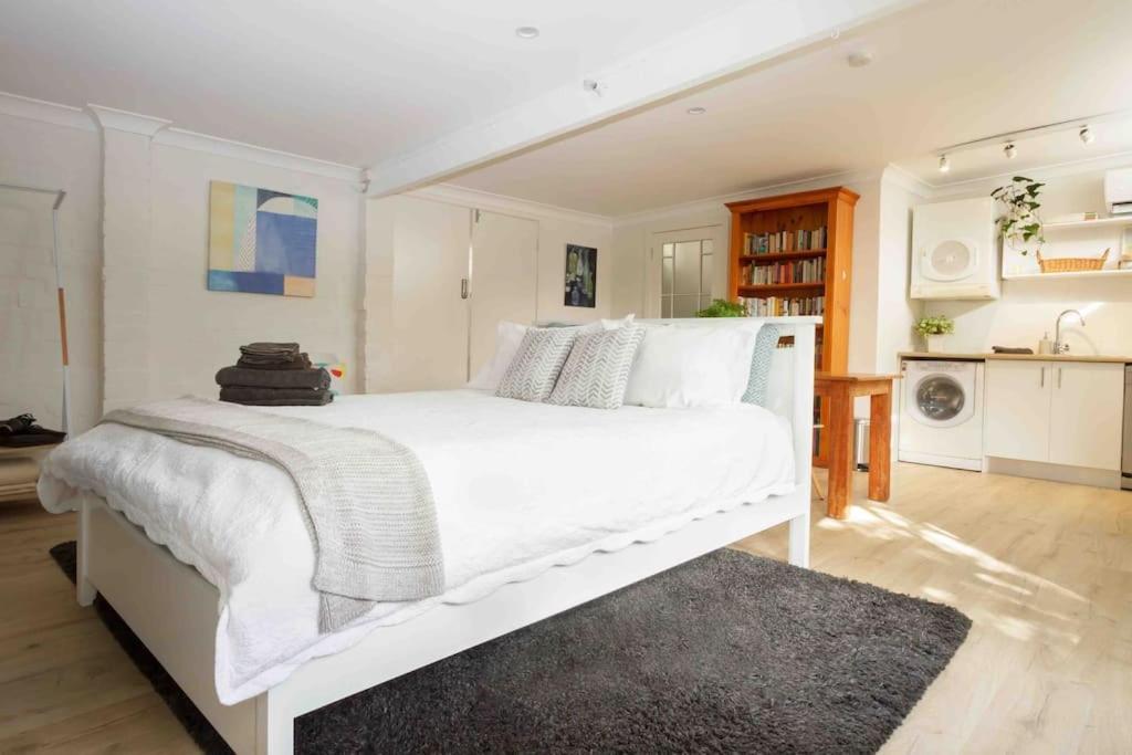 Stylish In Heart Of Annandale Village Holiday home Sydney
