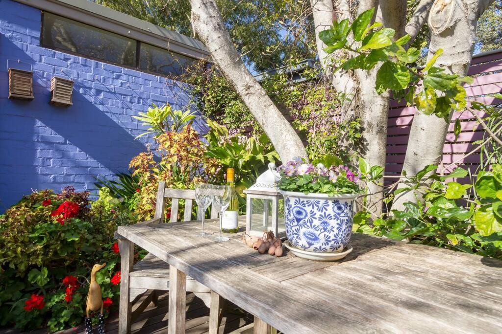 Stylish In Heart Of Annandale Village Holiday home *